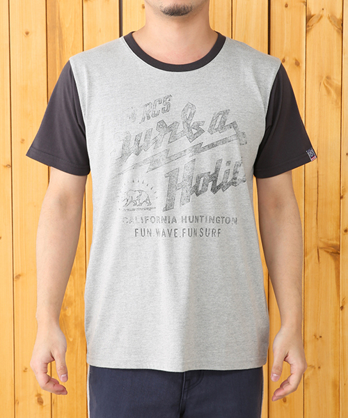 RODEO CROWNS WIDE BOWL（ロデオクラウンズワイドボウル）の「SURFAHOLIC Tシャツ（Tシャツ/カットソー・メンズ・オフホワイト/トップグレー/イエロー系その他・LARGE/X-LARGE/MEDIUM）」の3枚目の写真