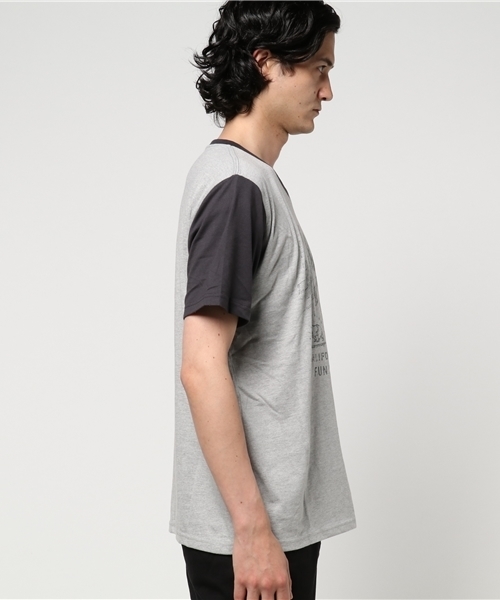 RODEO CROWNS WIDE BOWL（ロデオクラウンズワイドボウル）の「SURFAHOLIC Tシャツ（Tシャツ/カットソー・メンズ・オフホワイト/トップグレー/イエロー系その他・LARGE/X-LARGE/MEDIUM）」の4枚目の写真