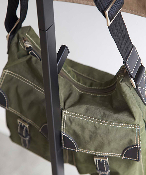 tower（タワー）の「line (ライン) スリムコートハンガー（収納グッズ・レディース・ホワイト/ブラック・ONE SIZE）」の4枚目の写真