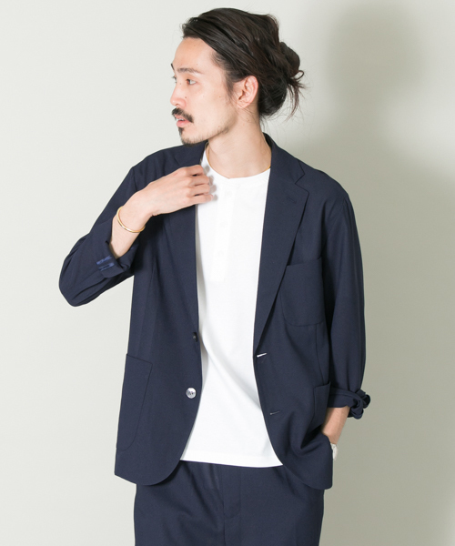 URBAN RESEARCH(アーバンリサーチ)の「COOL DRY KARAMI 2B JACKET(テーラードジャケット・メンズ・グレー/ネイビー・MEDIUM/LARGE)」の2枚目の写真