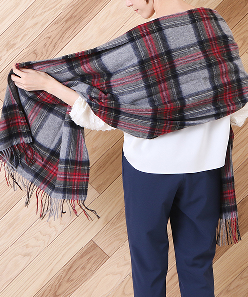 un dix cors（アンディコール）の「ウールチェックストール（ストール/ショール・レディース・ベージュ/グレー/レッド/ブラック/ネイビー/グリーン・ﾌﾘ-）」の13枚目の写真