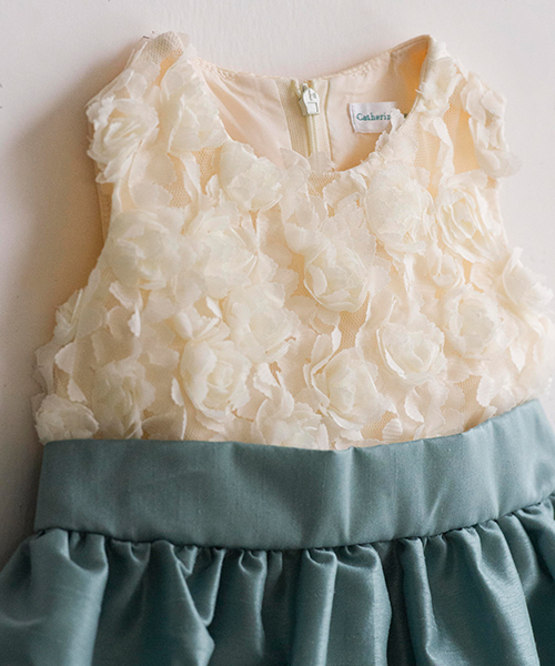 Catherine Cottage（キャサリンコテージ）の「ローズパーティーベビードレス（ドレス・キッズ・グリーン/ゴールド/レッド/ピンク/シルバー・80/90）」の11枚目の写真