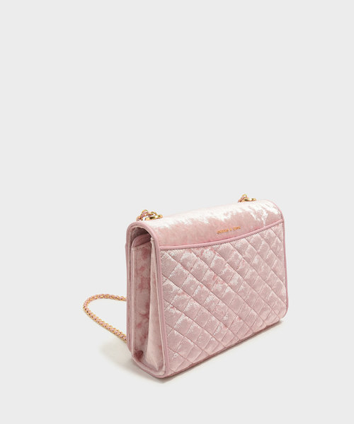 CHARLES & KEITH(チャールズ & キース)の「キルティングスリングバッグ / QUILTED SLING BAG(メッセンジャーバッグ・レディース・ピンク/レッド・M)」の4枚目の写真