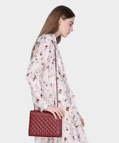 CHARLES & KEITH(チャールズ & キース)の「キルティングスリングバッグ / QUILTED SLING BAG(メッセンジャーバッグ・レディース・ピンク/レッド・M)」の7枚目の写真