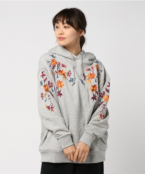 EVRIS（エヴリス）の「EMBROIDERYフーディー（スウェット・レディース・ブラック/グレー/キャメル・FREE）」の2枚目の写真