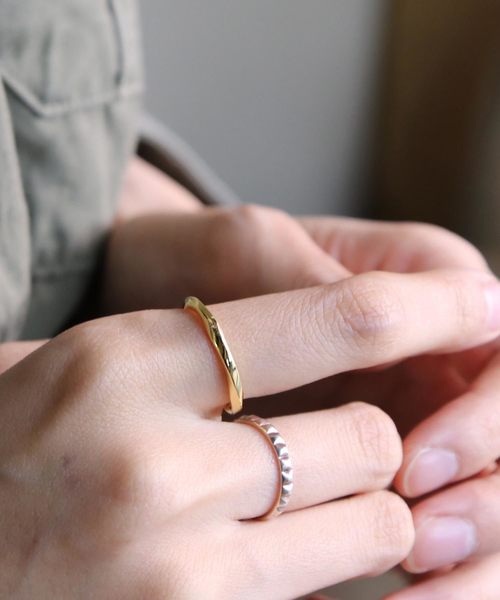 YArKA（ヤーカ）の「【YArKA/ヤーカ】silver925 twist ring [taif]/シルバー925 ツイストリング（リング・レディース・ブラック/シルバー/ゴールド・#13/#11/#15/#9/#7/#17/#21/#19）」の7枚目の写真
