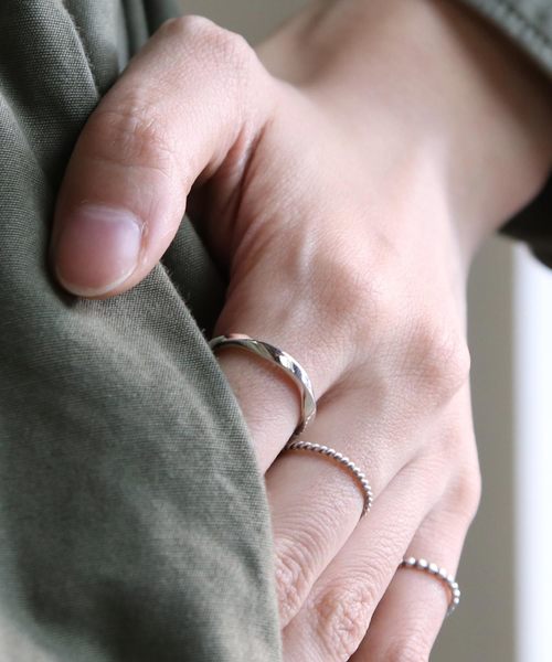 YArKA（ヤーカ）の「【YArKA/ヤーカ】silver925 twist ring [taif]/シルバー925 ツイストリング（リング・レディース・ブラック/シルバー/ゴールド・#13/#11/#15/#9/#7/#17/#21/#19）」の9枚目の写真