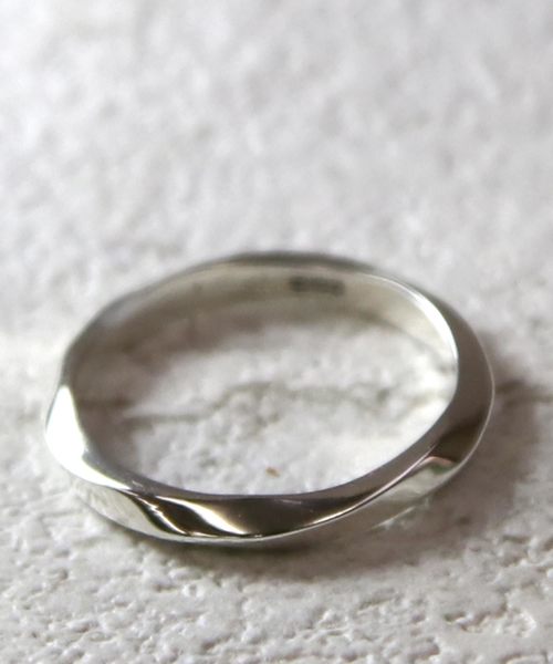 YArKA（ヤーカ）の「【YArKA/ヤーカ】silver925 twist ring [taif]/シルバー925 ツイストリング（リング・レディース・ブラック/シルバー/ゴールド・#13/#11/#15/#9/#7/#17/#21/#19）」の11枚目の写真