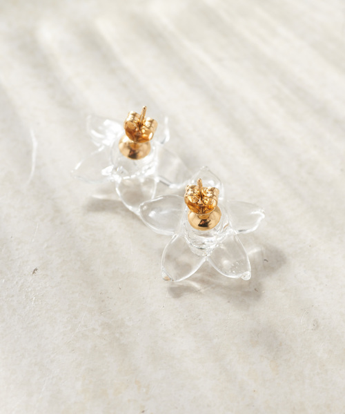 HARIO Lampwork Factory（ハリオランプワークファクトリー）の「【HARIO（ハリオ）】スターフラワーピアス（ピアス（両耳用）・レディース・クリア・ONE SIZE）」の3枚目の写真