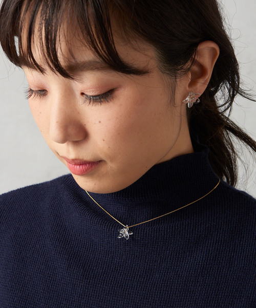 HARIO Lampwork Factory（ハリオランプワークファクトリー）の「【HARIO（ハリオ）】スターフラワーピアス（ピアス（両耳用）・レディース・クリア・ONE SIZE）」の2枚目の写真