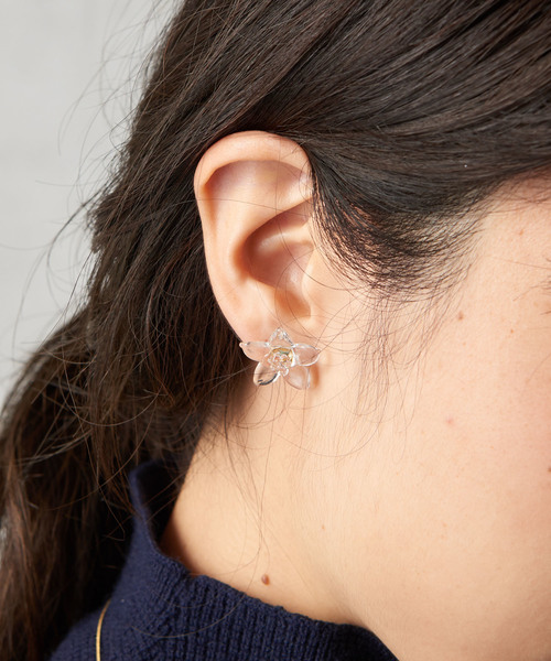 HARIO Lampwork Factory（ハリオランプワークファクトリー）の「【HARIO（ハリオ）】スターフラワーピアス（ピアス（両耳用）・レディース・クリア・ONE SIZE）」の4枚目の写真