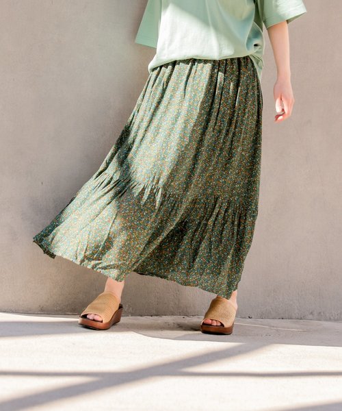 niko and...（ニコアンド）の「レーヨンアソート柄ティアードスカート（スカート・レディース・ブラック/ネイビー/グリーン・MEDIUM/LARGE）」の3枚目の写真