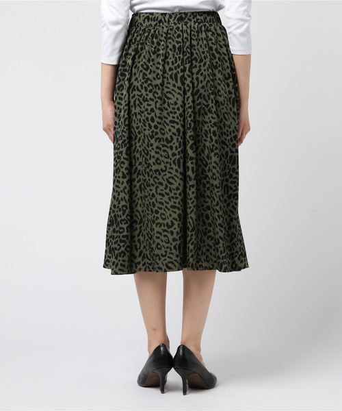 PUNYUS（プニュズ）の「レオパードロングスカート（スカート・レディース・ライトベージュ/カーキ・1/2/3/4）」の4枚目の写真