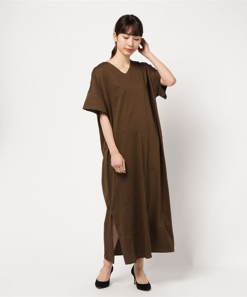Editt by YECCA VECCA(エディットバイイェッカヴェッカ)の「P.Vネックカットソーマキシワンピース●(ワンピース・レディース・ブラック/ブラウン/ブルー・FREE)」の2枚目の写真