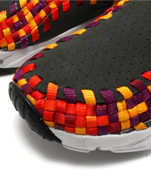 NIKE(ナイキ)の「ナイキ エア フットスケープ ウーブン モーション NIKE AIR FOOTSCAPE WOVEN MOTION(スニーカー・メンズ・ダークグレー/グレー/レッド・28cm/27.5cm/27cm/24cm/24.5cm/28.5cm/26.5cm)」の7枚目の写真