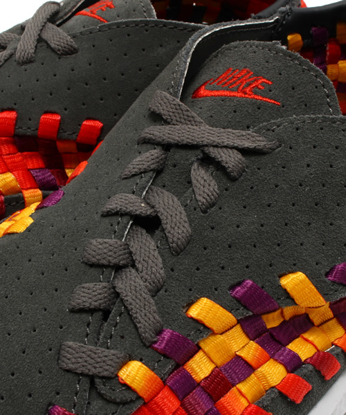 NIKE(ナイキ)の「ナイキ エア フットスケープ ウーブン モーション NIKE AIR FOOTSCAPE WOVEN MOTION(スニーカー・メンズ・ダークグレー/グレー/レッド・28cm/27.5cm/27cm/24cm/24.5cm/28.5cm/26.5cm)」の6枚目の写真