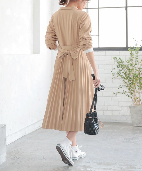 KOBE LETTUCE(コウベレタス)の「2wayバックプリーツシャツワンピース(ワンピース・レディース・ブラック/カーキ/ブラウン系その他/ピンク系その他/パープル系その他/ベージュ/ライトカーキ/ライトベージュ・FREE)」の1枚目の写真