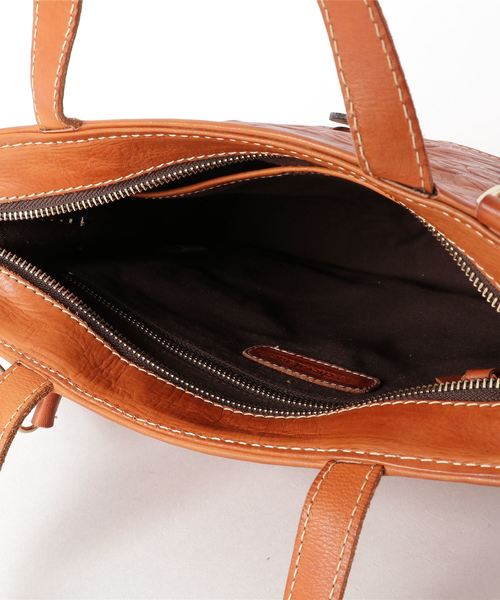 Le cheval aile（シュヴァルエレ）の「Le cheval aile gravure 2way shoulderbag シュヴァルエレ グラヴェル 2WAY手提げバッグ 手提げバッグ ハンドバッグ ショルダーバッグ CK008 レディース（ショルダーバッグ・レディース・キャメル・FREE）」の4枚目の写真