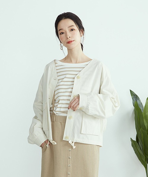 COMME CA ISM(コムサイズム)の「ノーカラー シャツブルゾン(ブルゾン・レディース・カーキ/アイボリー・SMALL/MEDIUM/LARGE)」の13枚目の写真