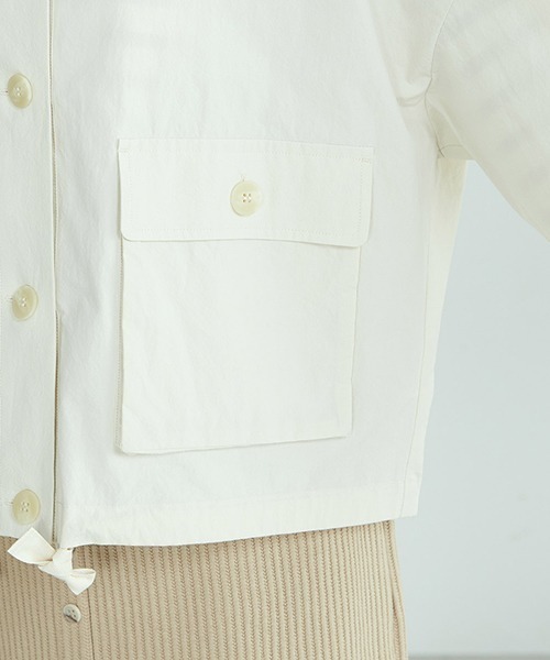 COMME CA ISM(コムサイズム)の「ノーカラー シャツブルゾン(ブルゾン・レディース・カーキ/アイボリー・SMALL/MEDIUM/LARGE)」の6枚目の写真