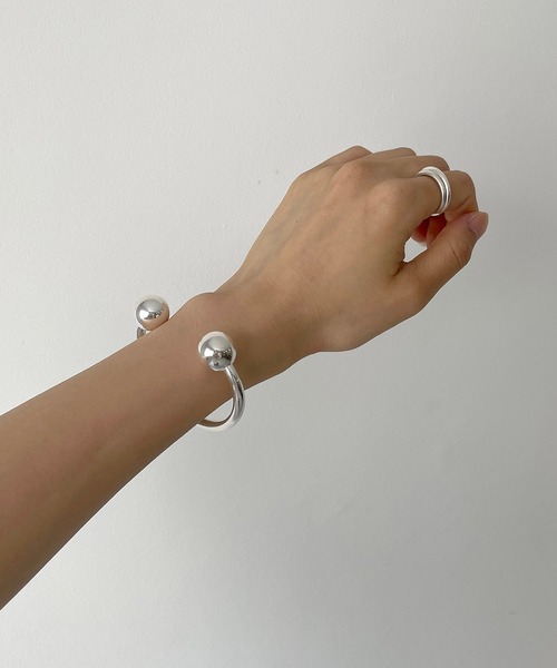 PT(ピーティ)の「Pt(ピーティー) ボールトップブレス(ブレスレット・レディース・シルバー・ONE SIZE)」の2枚目の写真