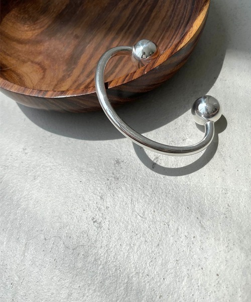 PT(ピーティ)の「Pt(ピーティー) ボールトップブレス(ブレスレット・レディース・シルバー・ONE SIZE)」の6枚目の写真