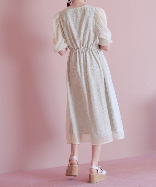 OLIVE des OLIVE(オリーブデオリーブ)の「2枚重ねスクエアネックピンタックワンピース(ワンピース・レディース・オフホワイト/ライトブラウン/ラベンダー・FREE)」の12枚目の写真