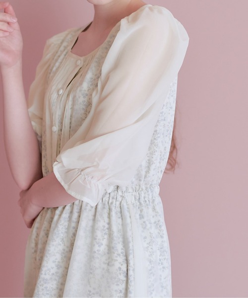 OLIVE des OLIVE(オリーブデオリーブ)の「2枚重ねスクエアネックピンタックワンピース(ワンピース・レディース・オフホワイト/ライトブラウン/ラベンダー・FREE)」の8枚目の写真