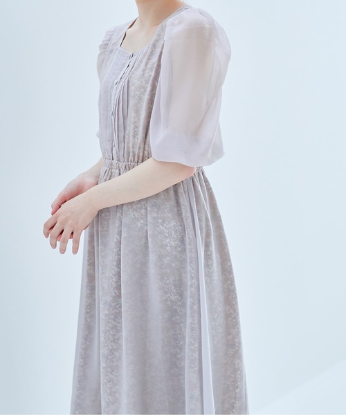 OLIVE des OLIVE(オリーブデオリーブ)の「2枚重ねスクエアネックピンタックワンピース(ワンピース・レディース・オフホワイト/ライトブラウン/ラベンダー・FREE)」の14枚目の写真