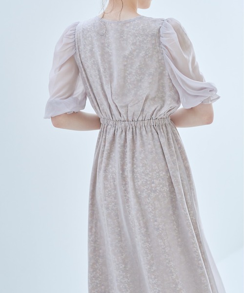 OLIVE des OLIVE(オリーブデオリーブ)の「2枚重ねスクエアネックピンタックワンピース(ワンピース・レディース・オフホワイト/ライトブラウン/ラベンダー・FREE)」の18枚目の写真