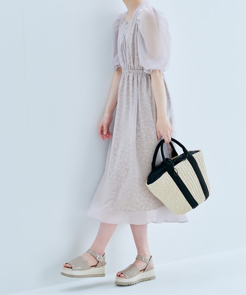 OLIVE des OLIVE(オリーブデオリーブ)の「2枚重ねスクエアネックピンタックワンピース(ワンピース・レディース・オフホワイト/ライトブラウン/ラベンダー・FREE)」の6枚目の写真