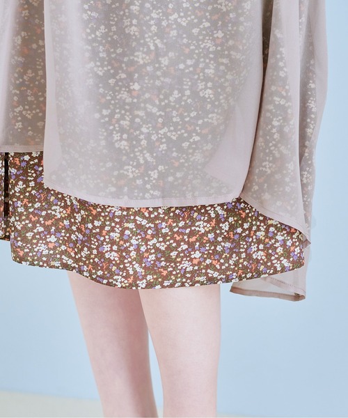 OLIVE des OLIVE(オリーブデオリーブ)の「2枚重ねスクエアネックピンタックワンピース(ワンピース・レディース・オフホワイト/ライトブラウン/ラベンダー・FREE)」の20枚目の写真