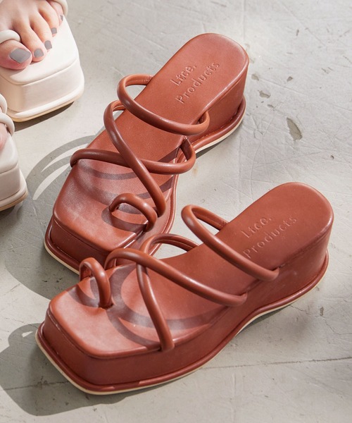 KOBE LETTUCE(コウベレタス)の「プラットフォームナローストリングサンダル(サンダル・レディース・ホワイト系その他/キャメル/ブラック・L/LL/M/S)」の1枚目の写真