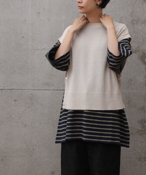 aimer le mieux（エメルミュー）の「aimer リネン混　サイド釦ベスト（ニット/セーター・レディース・ブラック/グレー/アイボリー・FREE）」の5枚目の写真