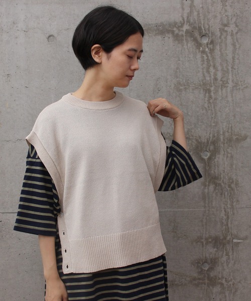 aimer le mieux（エメルミュー）の「aimer リネン混　サイド釦ベスト（ニット/セーター・レディース・ブラック/グレー/アイボリー・FREE）」の13枚目の写真