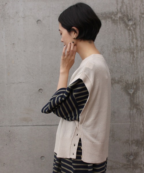 aimer le mieux（エメルミュー）の「aimer リネン混　サイド釦ベスト（ニット/セーター・レディース・ブラック/グレー/アイボリー・FREE）」の8枚目の写真