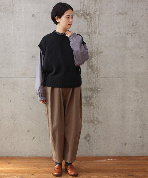 aimer le mieux（エメルミュー）の「aimer リネン混　サイド釦ベスト（ニット/セーター・レディース・ブラック/グレー/アイボリー・FREE）」の18枚目の写真