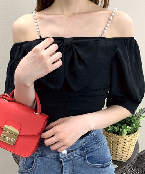 SPIGA（スピーガ）の「肩紐パールオフショルリボンTOPS（シャツ/ブラウス・レディース・ホワイト/ブルー/ブラック・FREE）」の3枚目の写真