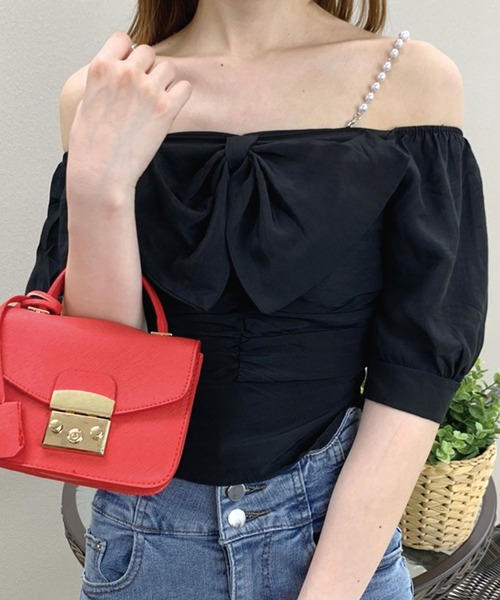 SPIGA（スピーガ）の「肩紐パールオフショルリボンTOPS（シャツ/ブラウス・レディース・ホワイト/ブルー/ブラック・FREE）」の4枚目の写真