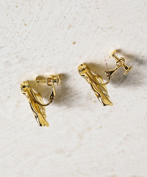 Newlyme（ニューリーミー）の「ストライプウェーブピアスorイヤリング（ピアス（両耳用）・レディース・シルバー/ゴールド/シルバー系その他/ゴールド系その他・FREE）」の4枚目の写真