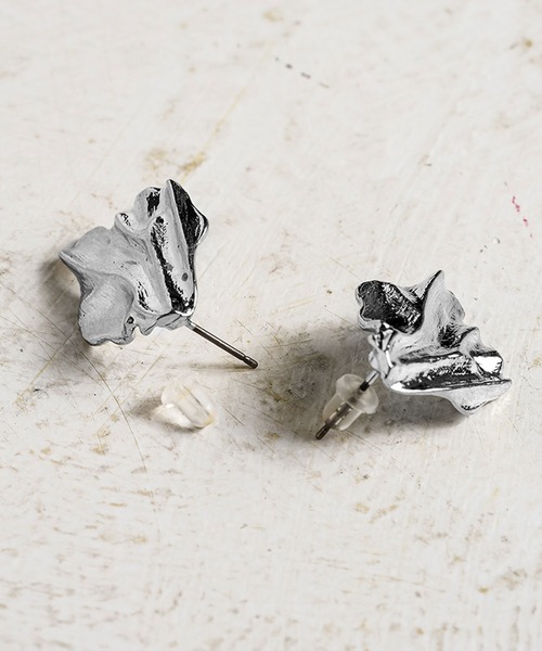 Newlyme（ニューリーミー）の「ストライプウェーブピアスorイヤリング（ピアス（両耳用）・レディース・シルバー/ゴールド/シルバー系その他/ゴールド系その他・FREE）」の2枚目の写真