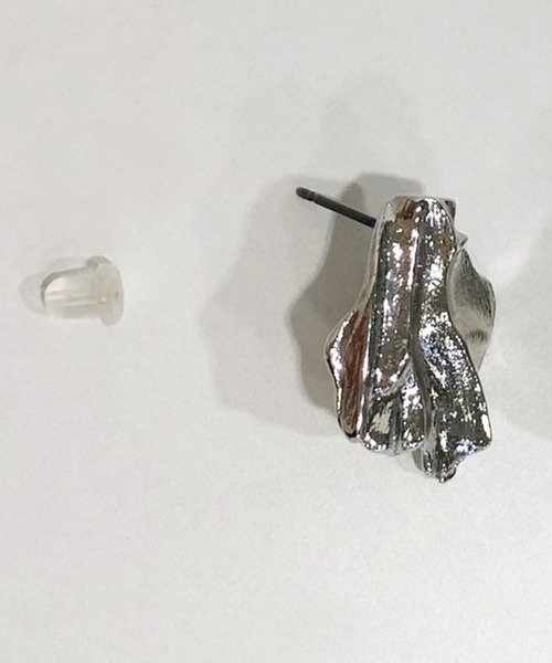 Newlyme（ニューリーミー）の「ストライプウェーブピアスorイヤリング（ピアス（両耳用）・レディース・シルバー/ゴールド/シルバー系その他/ゴールド系その他・FREE）」の5枚目の写真