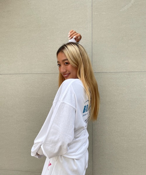 ROXY(ロキシー)の「【ZOZO限定アイテム】OVAL LONGSLEEVE TEE/ロキシー長袖バックプリントロンT(Tシャツ/カットソー・レディース・ブラック/ホワイト/パープル・FREE)」の5枚目の写真