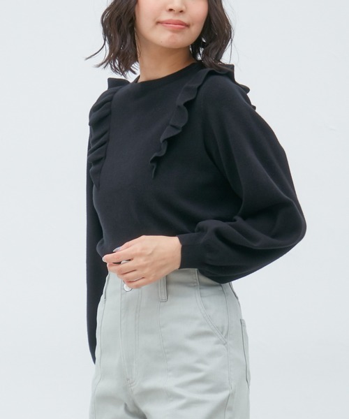 Honeys（ハニーズ）の「フリルトップス（ニット/セーター・レディース・ブラック/オリーブ/アイボリー/杢グレー/ピンク系その他・S/M/L）」の3枚目の写真