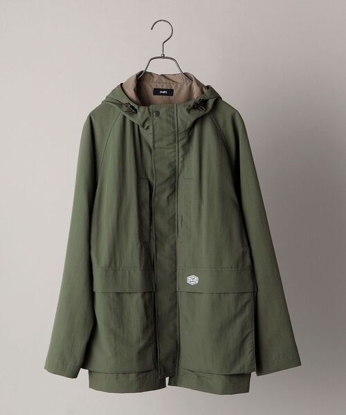 SHIPS（シップス）の「【WEB限定】SHIPS: 〈撥水加工〉 スタイリッシュ ロゴ ワッペン リラックスフィット ナイロン マウンテンパーカー（マウンテンパーカー・メンズ・ブラック/グレー/ネイビー/オリーブ・SMALL/LARGE/MEDIUM）」の18枚目の写真