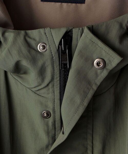 SHIPS（シップス）の「【WEB限定】SHIPS: 〈撥水加工〉 スタイリッシュ ロゴ ワッペン リラックスフィット ナイロン マウンテンパーカー（マウンテンパーカー・メンズ・ブラック/グレー/ネイビー/オリーブ・SMALL/LARGE/MEDIUM）」の13枚目の写真