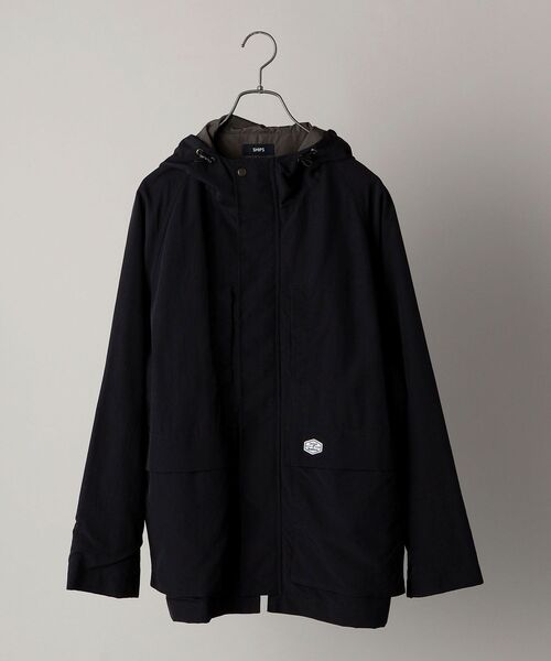 SHIPS（シップス）の「【WEB限定】SHIPS: 〈撥水加工〉 スタイリッシュ ロゴ ワッペン リラックスフィット ナイロン マウンテンパーカー（マウンテンパーカー・メンズ・ブラック/グレー/ネイビー/オリーブ・SMALL/LARGE/MEDIUM）」の8枚目の写真