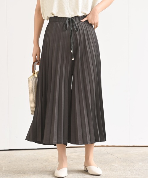 rps（アールピーエス）の「プリーツスカーチョ（その他パンツ・レディース・チャコールグレー/ブラック/ダークグリーン/グレイッシュベージュ/ライトカーキ/グレイッシュブルー・フリー）」の3枚目の写真