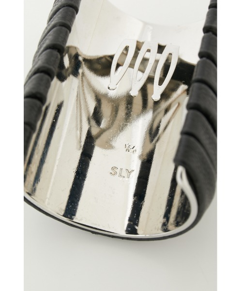 SLY(スライ)の「V/LEATHER ROPE HAIR CUFF ヴィーガンレザー ロープ ヘアカフ(バレッタ/ヘアクリップ・レディース・アイボリー/ブラック・FREE)」の6枚目の写真