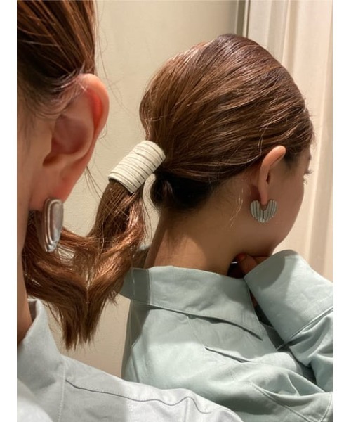 SLY(スライ)の「V/LEATHER ROPE HAIR CUFF ヴィーガンレザー ロープ ヘアカフ(バレッタ/ヘアクリップ・レディース・アイボリー/ブラック・FREE)」の17枚目の写真